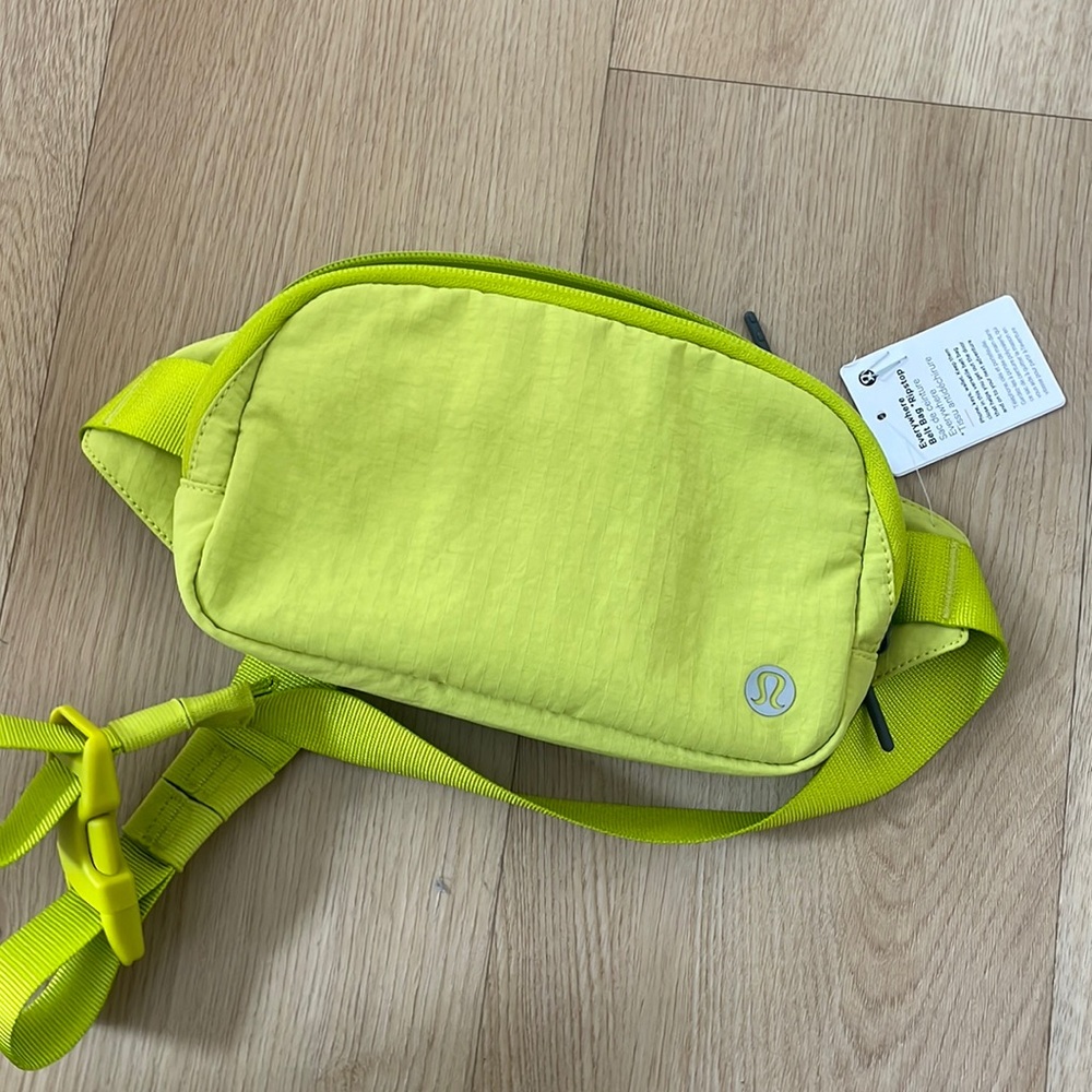 NEW lululemon belt bag